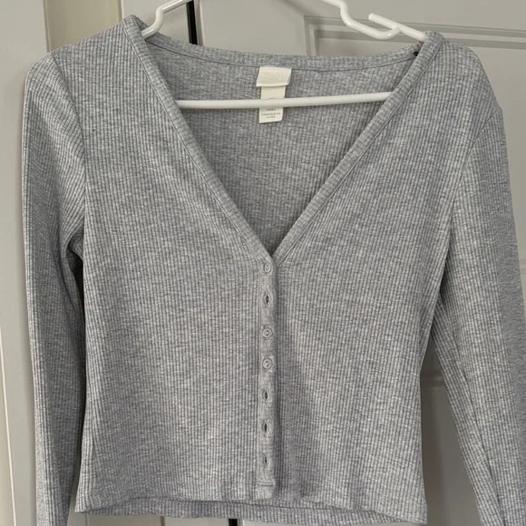 Women's Gray Ribbed Button-Up Top - Picture 2 of 2